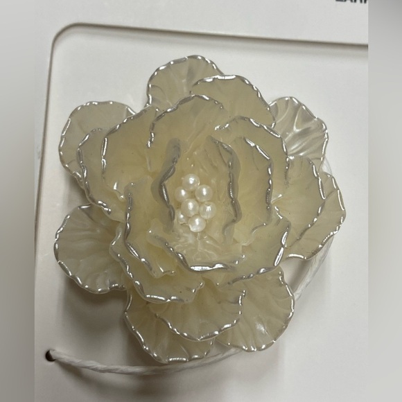 NWOT Zara Ecru Flower-Shaped Earrings with Tonal Beading. - Picture 7 of 8